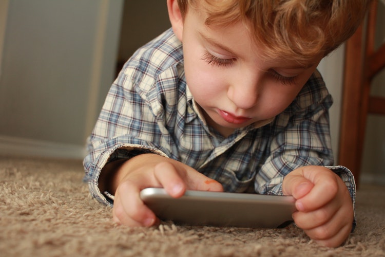 ¿Tan malo es el móvil para los niños?
